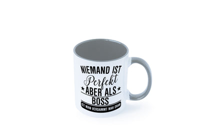 Verdammt nah dran: Boss | Führungskraft Vorgesetzter Humor Geschenkidee Tasse
