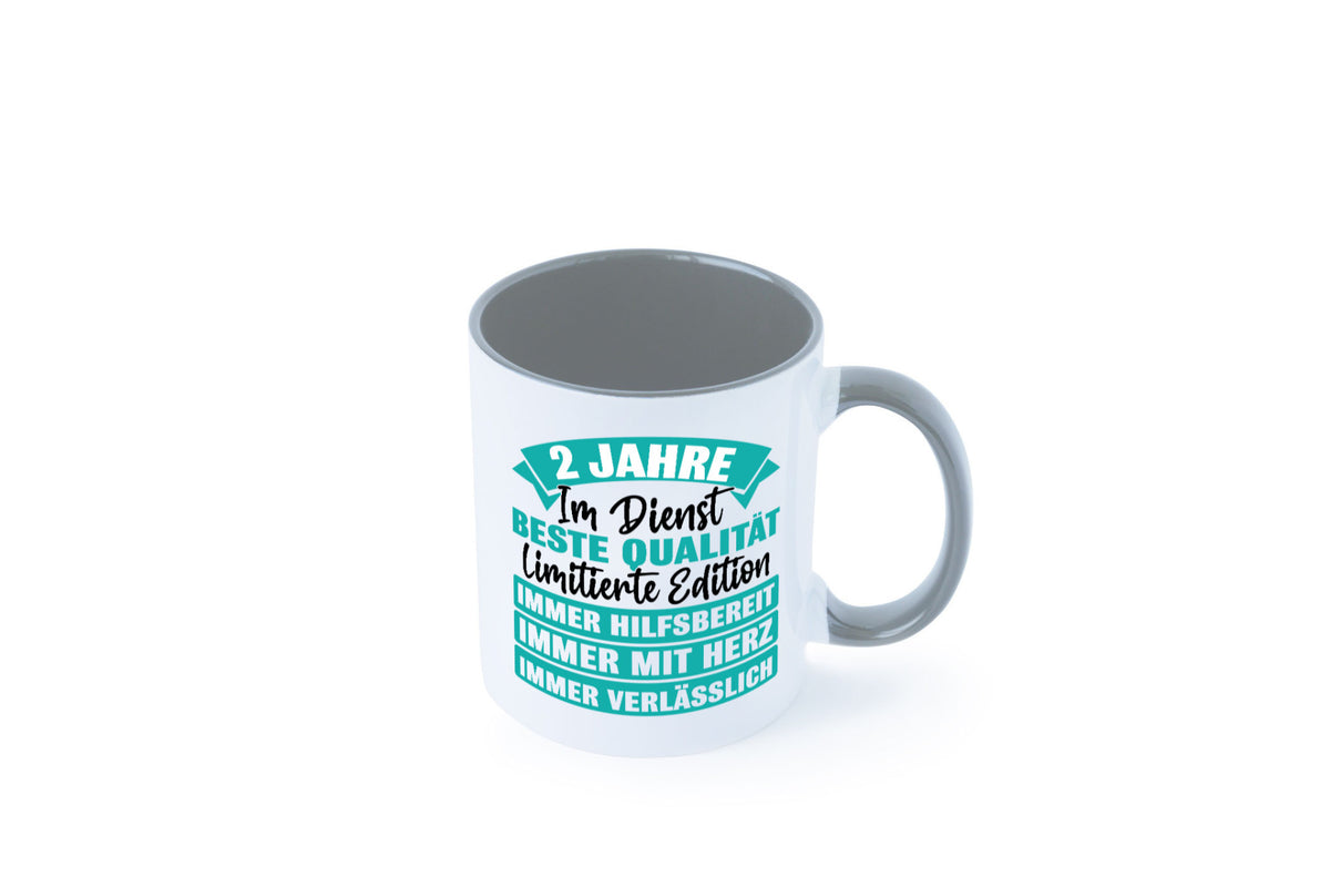 2 Jahre im Dienst | Jubiläum Arbeit v2 Geschenk Kollegen Büro lustiger Spruch Tasse