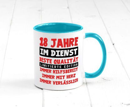 18 Jahre im Dienst | Jubiläum Arbeit v9 Geschenkidee Kollegen Büro Humor Tasse