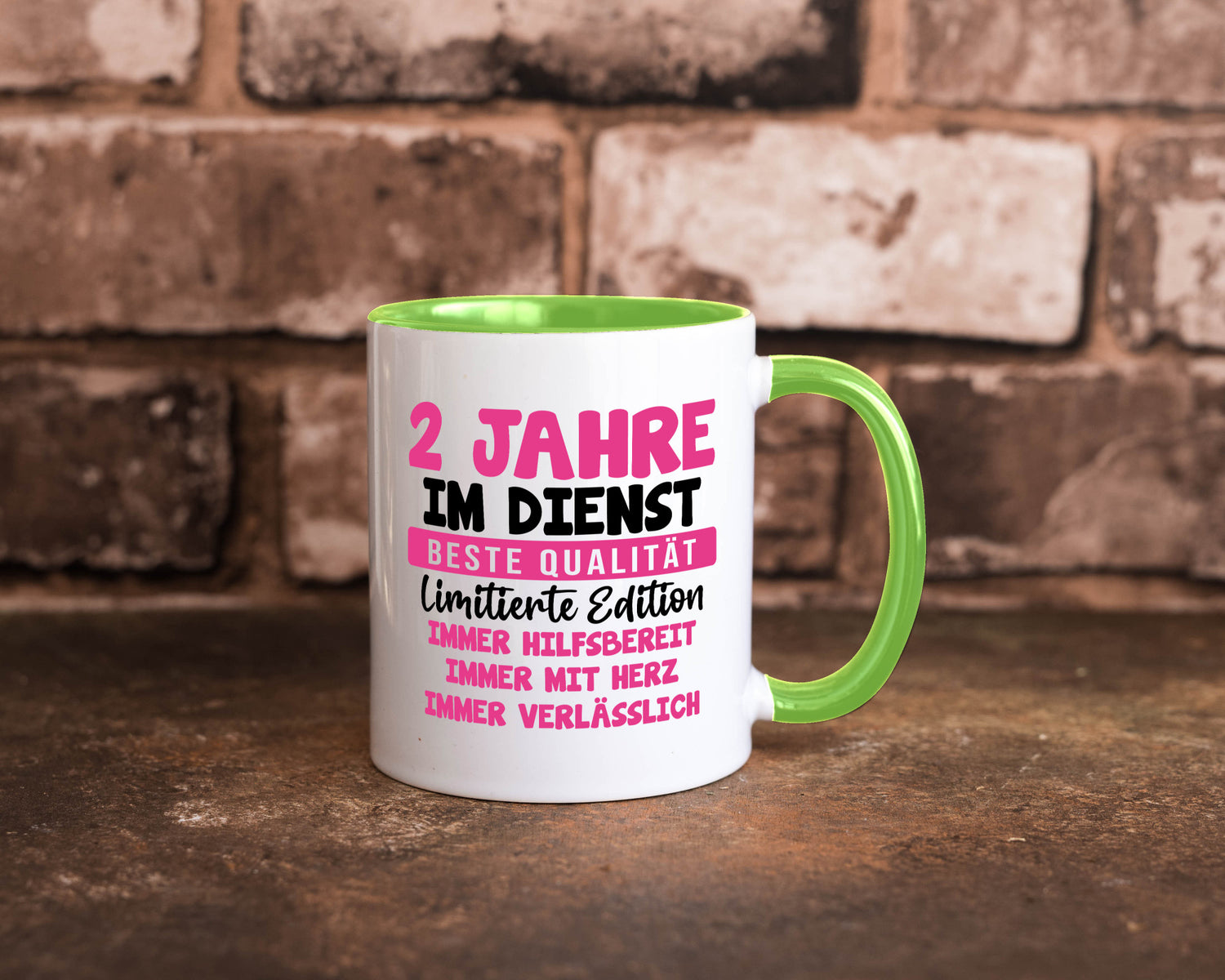2 Jahre im Dienst | Jubiläum Arbeit v10 lustig Kollegen Büro Geschenk Tasse