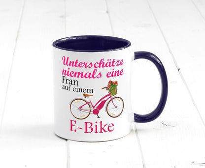Unterschätze niemals eine Frau | E-Bike Sport Rad fahren lustig Humor