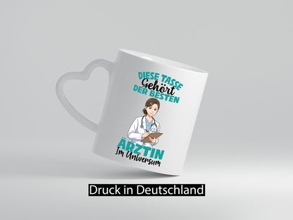 Im Universum: Ärztin | Medizin Doktorin Fachärztin Humor Geschenkidee Tasse
