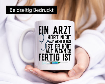 Ein Arzt hört nicht auf | Klinik Statement Stethoskop Geschenkidee Humor Tasse