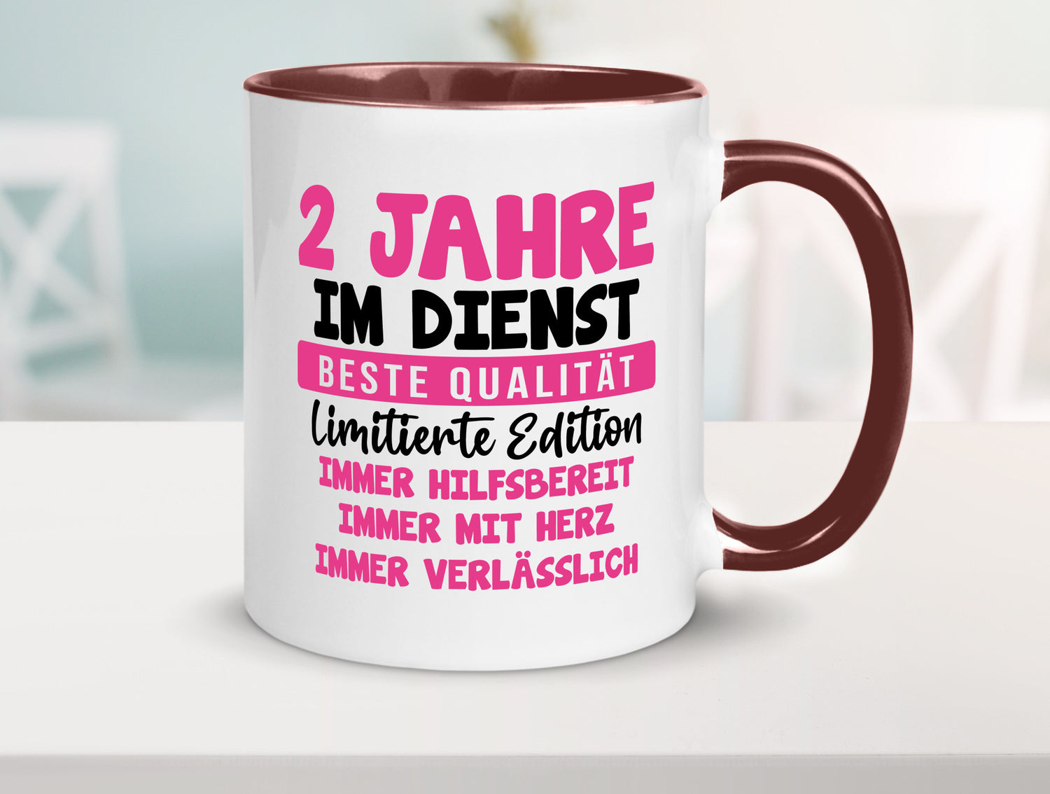 2 Jahre im Dienst | Jubiläum Arbeit v10 lustig Kollegen Büro Geschenk Tasse