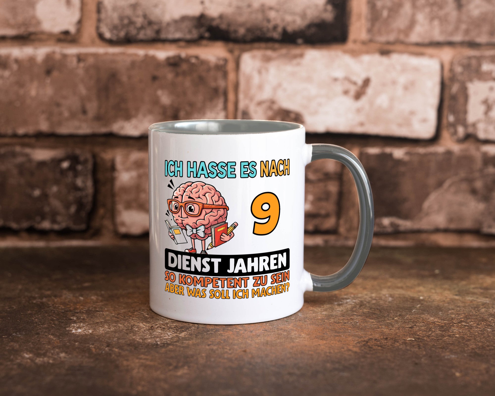 9 Dienstjahre | Arbeit Kompetent Humor Kollegen Büro Geschenkidee Tasse
