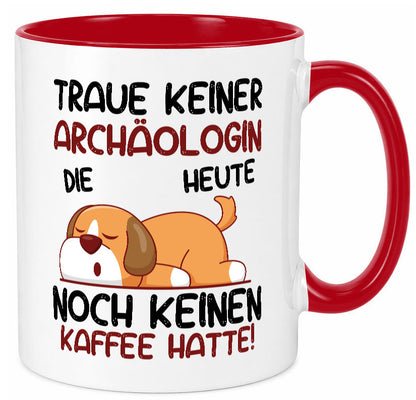 Traue keiner Archäologin| Archäologie | Forscherin lustiger Spruch Geschenk Tasse