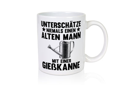 Keinen alten Mann mit Gießkanne unterschätzen | Sterne lustig Humor