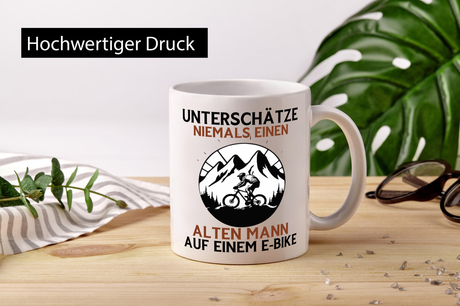 Alter man auf einem E-Bike | Radfahren Elektro Bike lustig Humor Geschenkidee