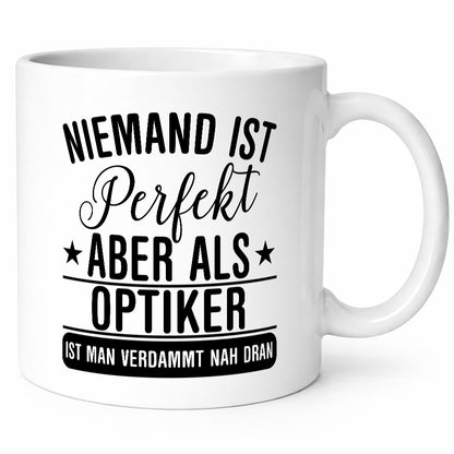 Verdammt nah dran: Optiker | Augenoptiker lustig Humor Geschenkidee Geschenk