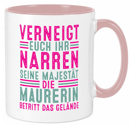 Verneigt euch: Maurerin Humor Geschenkidee Tasse