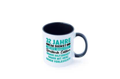 32 Jahre im Dienst | Jubiläum Arbeit v5 Geschenkidee Kollegen Büro Humor Tasse