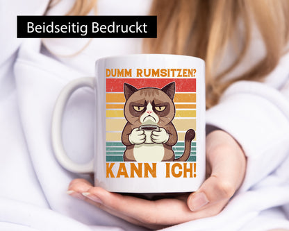 Dumm rumsitzen? Kann ich | Katze mit Kaffee lustiger Spruch Geschenk