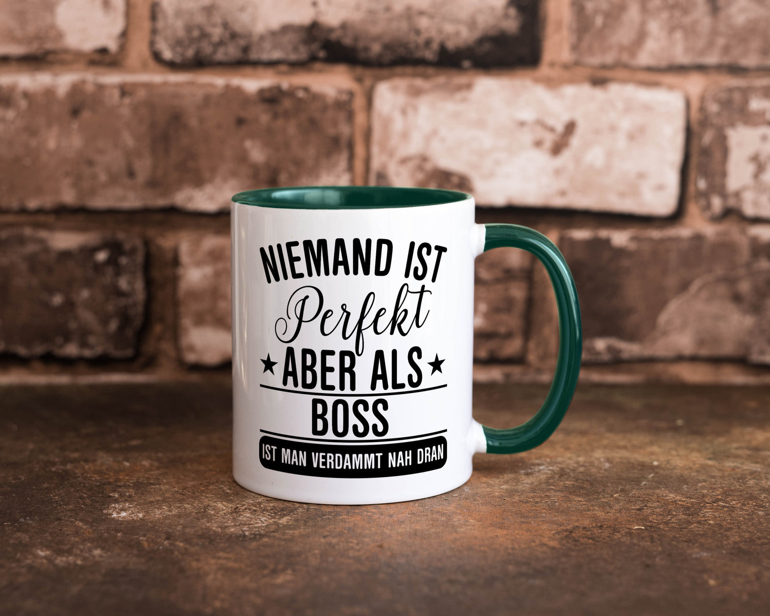 Verdammt nah dran: Boss | Führungskraft Vorgesetzter Humor Geschenkidee Tasse