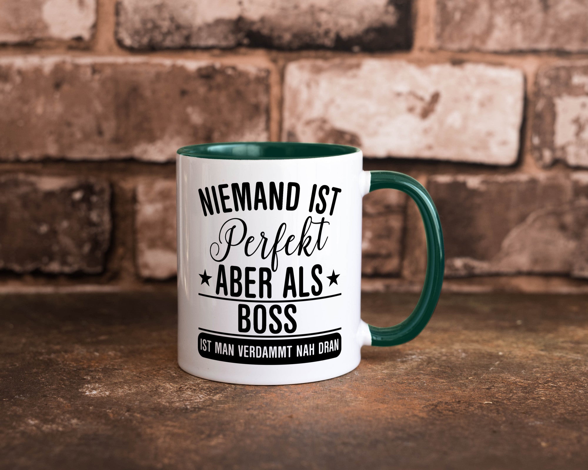 Verdammt nah dran: Boss | Führungskraft Vorgesetzter Humor Geschenkidee Tasse