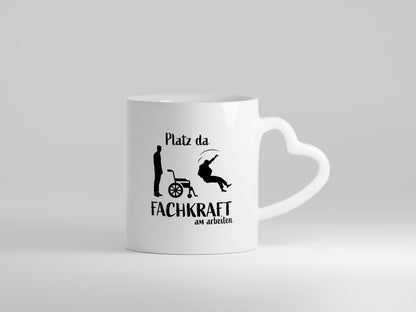 Platz da, Fachkraft | Rollstuhl Menschen lustig Humor Geschenkidee Geschenk