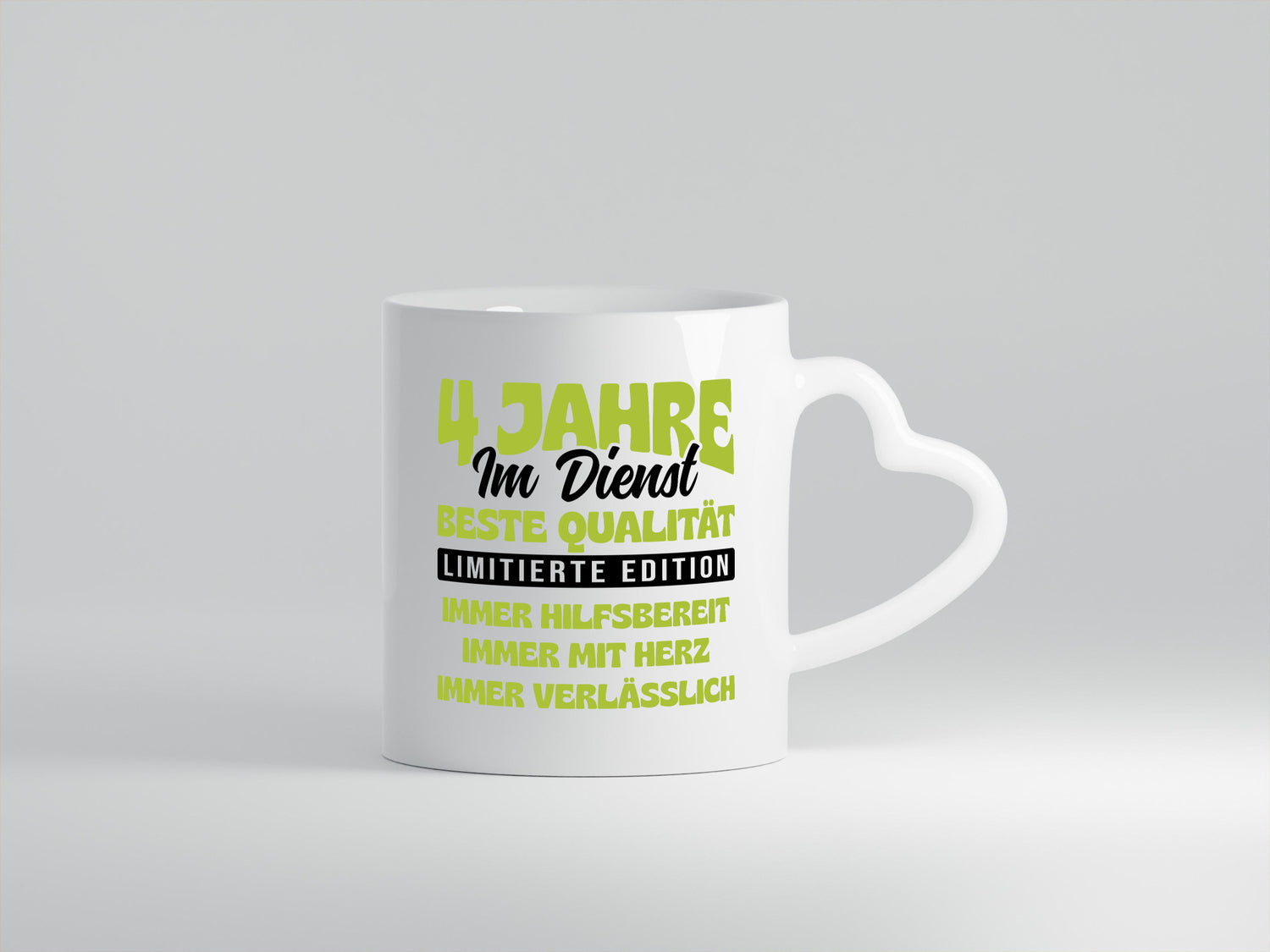 4 Jahre im Dienst | Jubiläum Arbeit v4 Geschenkidee Kollegen Büro Humor Tasse