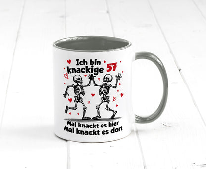 57. Geburtstag | Knackige 57 Ich bin alt lustig Geschenkidee Geschenk Tasse