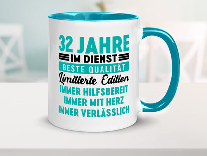 32 Jahre im Dienst | Jubiläum Arbeit v5 Geschenkidee Kollegen Büro Humor Tasse