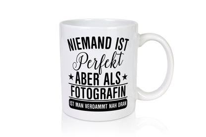 Verdammt nah dran: Fotografin | Fotografie Kamera lustiger Spruch Geschenk
