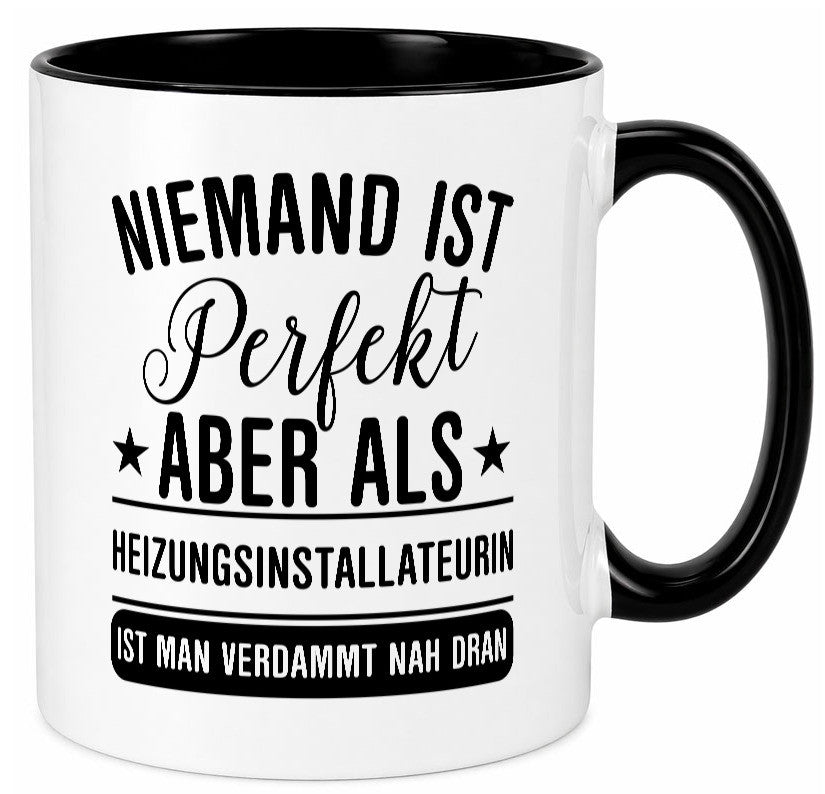 Verdammt nah dran: Heizungsinstallateurin | Heizung lustig Humor Geschenkidee Tasse