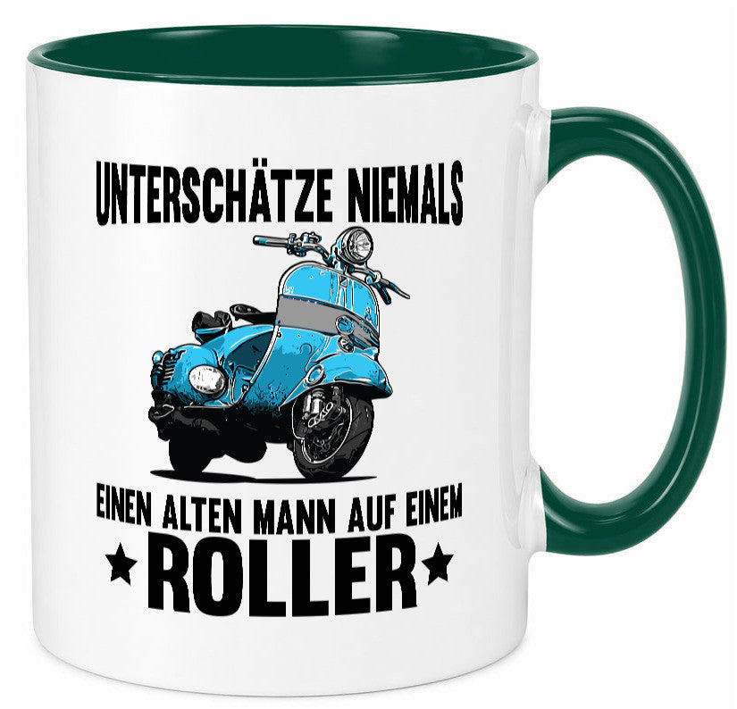 Unterschätze niemals einen alten mann auf einem Roller Humor Geschenkidee Tasse
