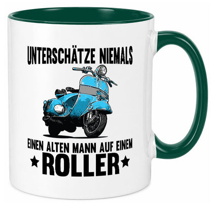 Unterschätze niemals einen alten mann auf einem Roller Humor Geschenkidee Tasse