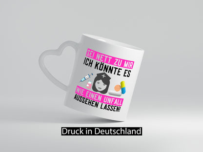 Sei nett zu mir | Ärztin Krankenschwester Spritze Geschenk Humor Geschenkidee