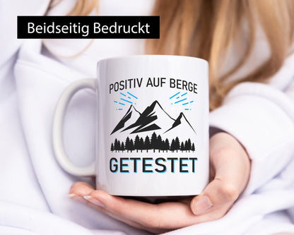 Positiv auf Berge getestet | Bäume Geschenkidee Humor Tasse