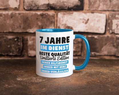7 Jahre im Dienst | Jubiläum Arbeit v6 lustig Kollegen Büro Geschenk Tasse
