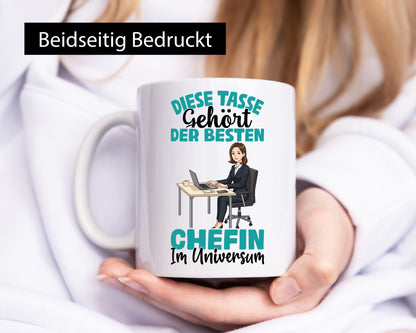 Im Universum: Chefin | Führungskraft Vorgesetzte lustig Arbeit Kollegen Büro