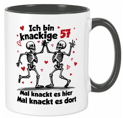 57. Geburtstag | Knackige 57 Ich bin alt lustig Geschenkidee Geschenk Tasse