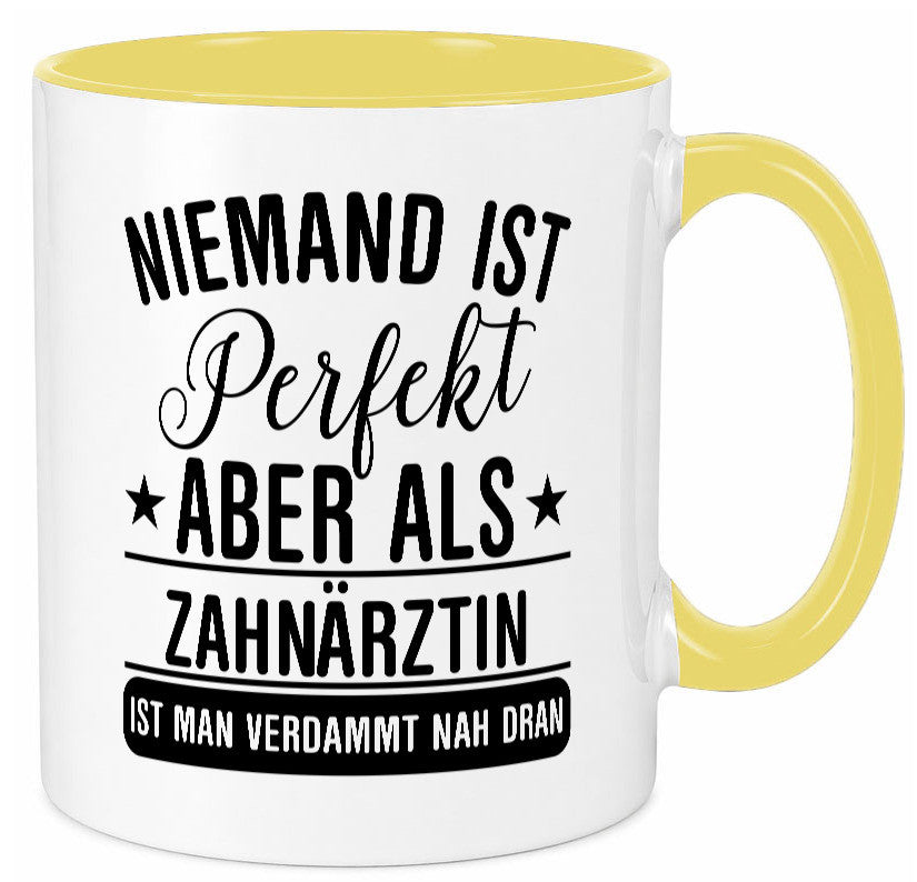 Verdammt nah dran: Zahnärztin | Zahnmedizin Beruf lustig Arbeit Kollegen Büro