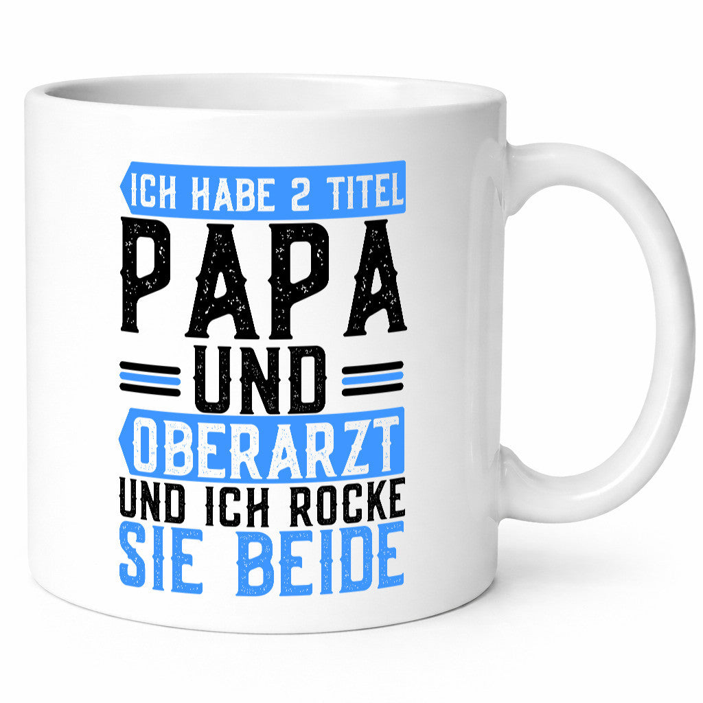 Ich habe 2 Titel | rocke Oberarzt Papa Ärztespruch Geschenk Humor Geschenkidee