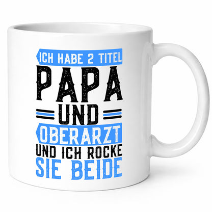 Ich habe 2 Titel | rocke Oberarzt Papa Ärztespruch Geschenk Humor Geschenkidee