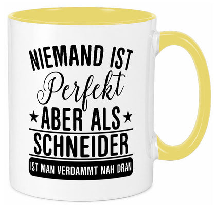Verdammt nah dran: Schneider | Beruf Schneiderei Geschenkidee Arbeit Kollegen