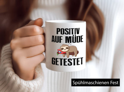 Auf müde getestet | Spruchtasse Faultier Morgenmuffel Geschenk Tierliebhaber