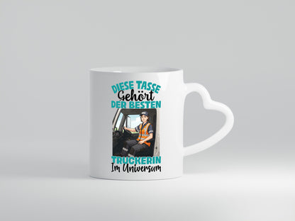 Im Universum: Truckerin | LKW Fahrerin lustig Humor Geschenkidee Geschenk Tasse