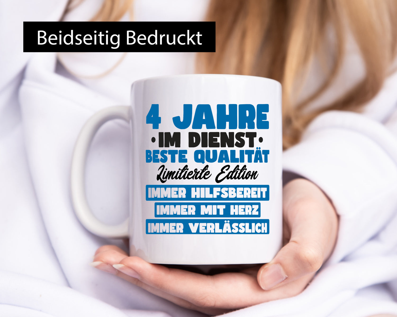 4 Jahre im Dienst | Jubiläum Arbeit v7 lustiger Spruch Geschenk Kollegen Büro