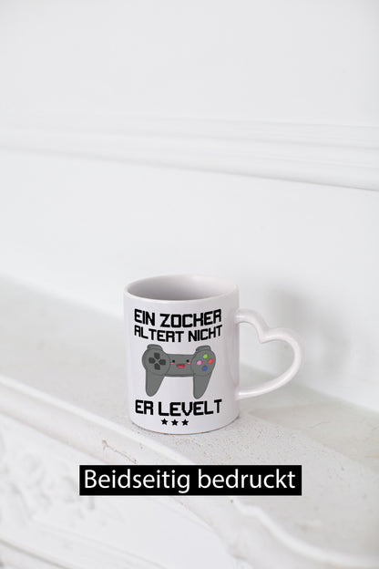 Ein Zocker altert nicht, er levelt Humor Geschenkidee Tasse