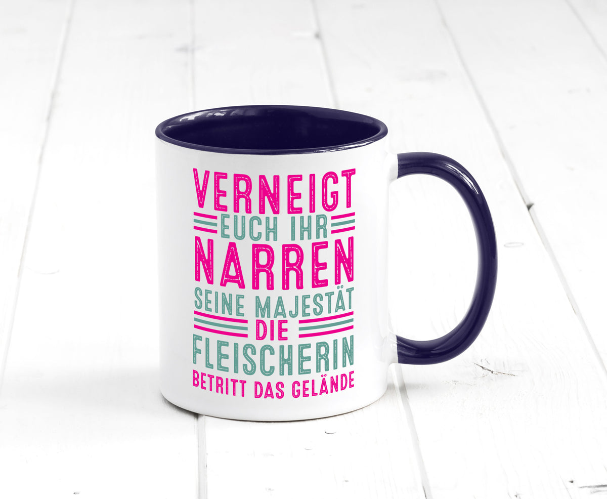 Verneigt euch: Fleischerin | Schlachterei v2 Geschenkidee Humor Tasse