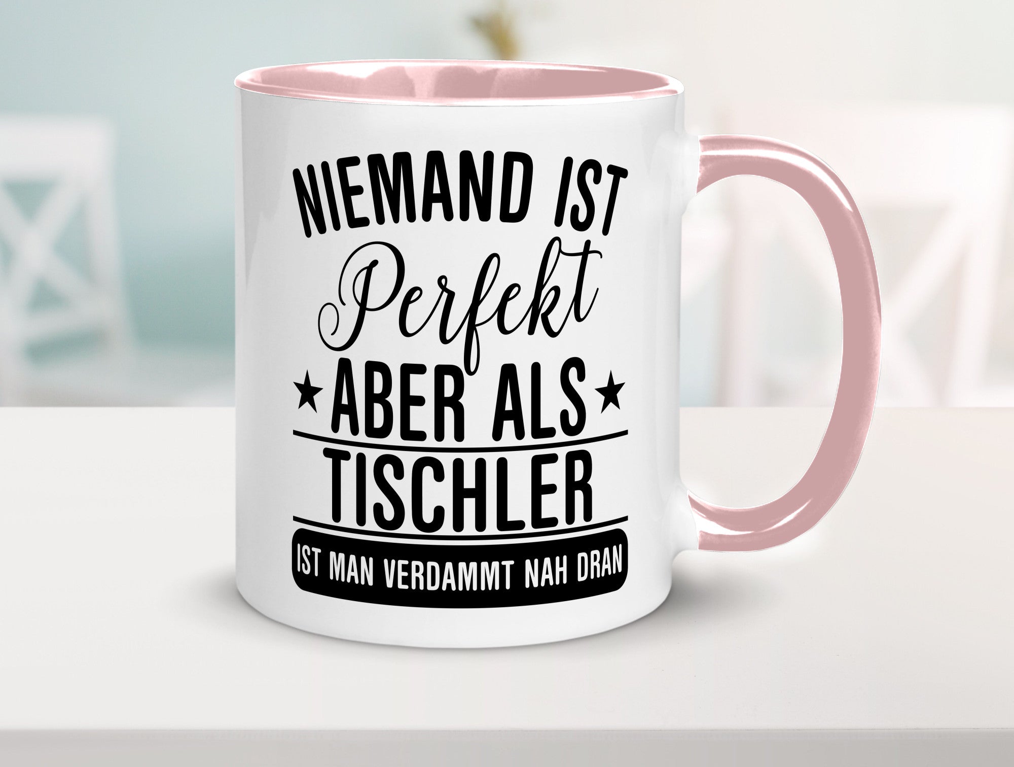 Verdammt nah dran: Tischler | Handwerk Beruf Tischlerei lustig Arbeit Kollegen