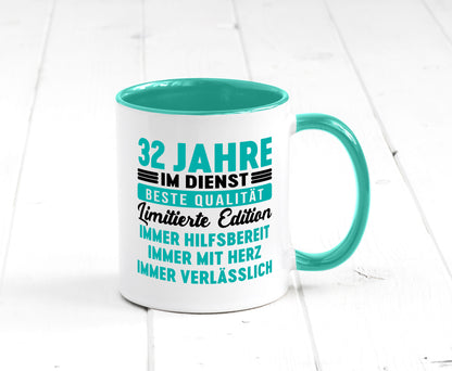 32 Jahre im Dienst | Jubiläum Arbeit v5 Geschenkidee Kollegen Büro Humor Tasse