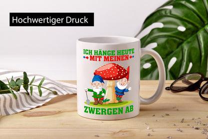 Hänge mit meinen Zwergen ab | Gartenzwerg Geschenk Humor Geschenkidee lustiger