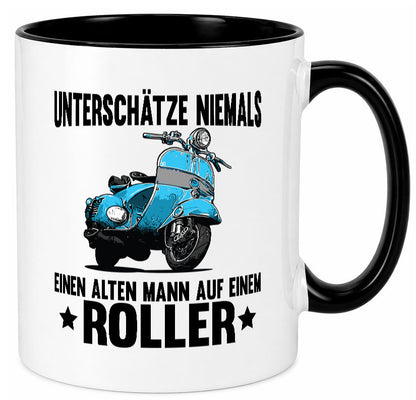 Unterschätze niemals einen alten mann auf einem Roller Humor Geschenkidee Tasse