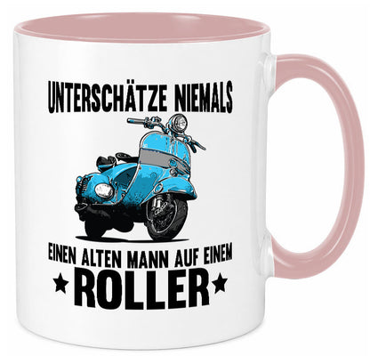 Unterschätze niemals einen alten mann auf einem Roller Humor Geschenkidee Tasse