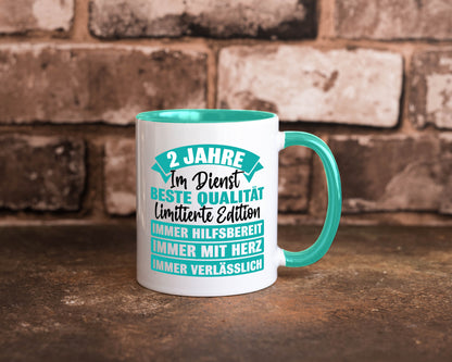 2 Jahre im Dienst | Jubiläum Arbeit v2 Geschenk Kollegen Büro lustiger Spruch Tasse