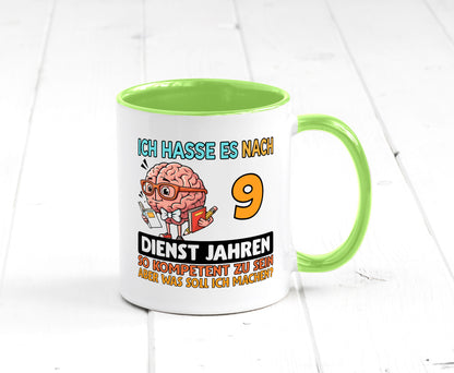 9 Dienstjahre | Arbeit Kompetent Humor Kollegen Büro Geschenkidee Tasse