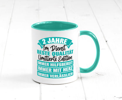2 Jahre im Dienst | Jubiläum Arbeit v2 Geschenk Kollegen Büro lustiger Spruch Tasse