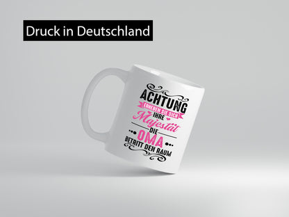 Oma Betritt den Raum | großmutter lustiger Spruch Geschenk Familie Geschenkidee
