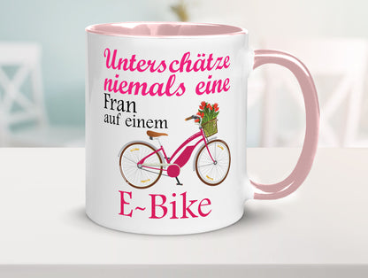 Unterschätze niemals eine Frau | E-Bike Sport Rad fahren lustig Humor